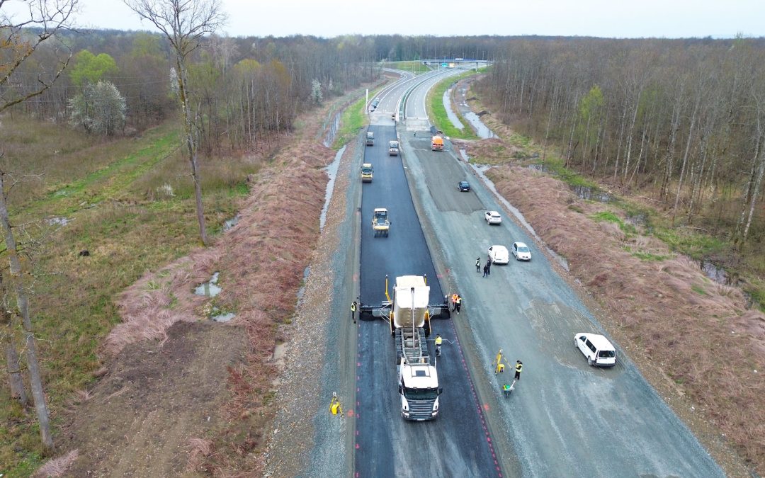 Okučani – BiH Border Expressway, Phase 3: Base Asphalt Course Being Laid